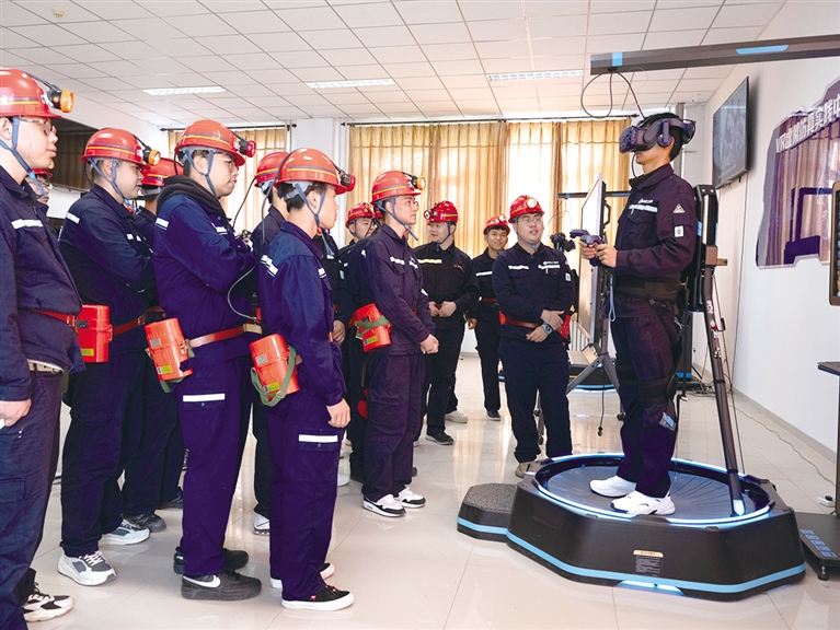 鄂尔多斯职业学院打造能源特色专业 服务国家战略基地建设_fororder_2