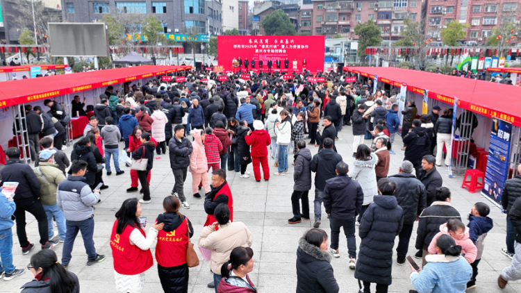 多措并举下湖南隆回群众把就业“饭碗”端得更稳_fororder_图片3