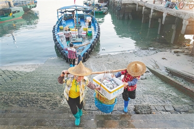 鲜味刚上岸，“渔婆”秒发朋友圈“吆喝”