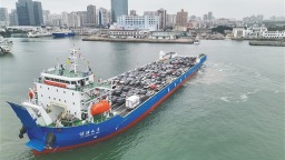琼州海峡两艘新能源车运输船试运营