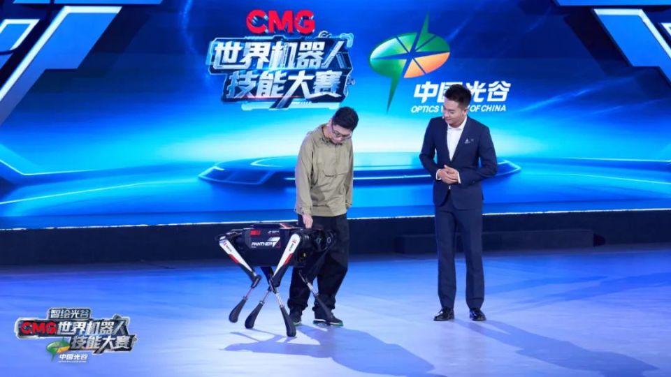 以科技叙事擘画文明演进图谱《智绘光谷·CMG世界机器人技能大赛》开播