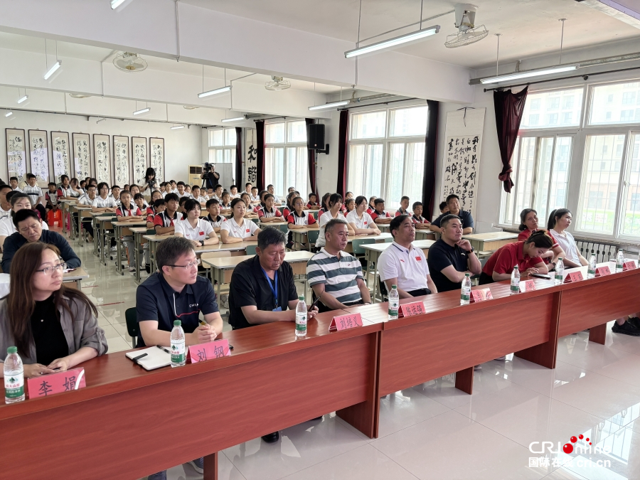 2025年校园排球公益行走进天津栖凤小学助力青少年排球发展_fororder_1