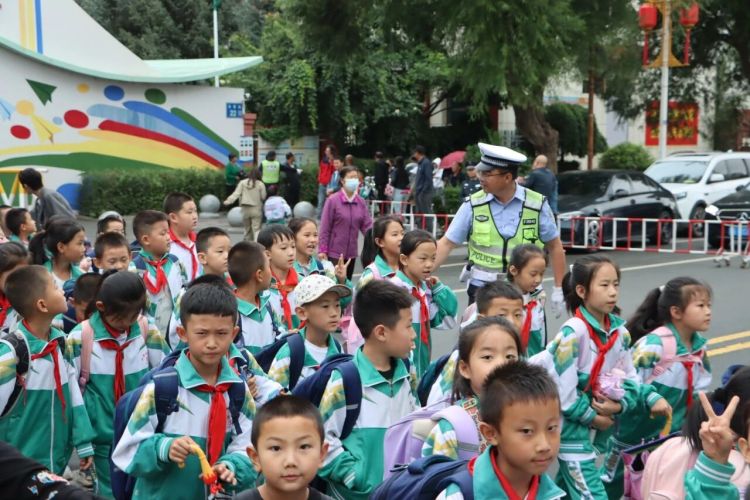 山丹公安：多维发力精准施策 织牢校园安全“防护盾”_fororder_微信图片_2025-10-20_112304_936