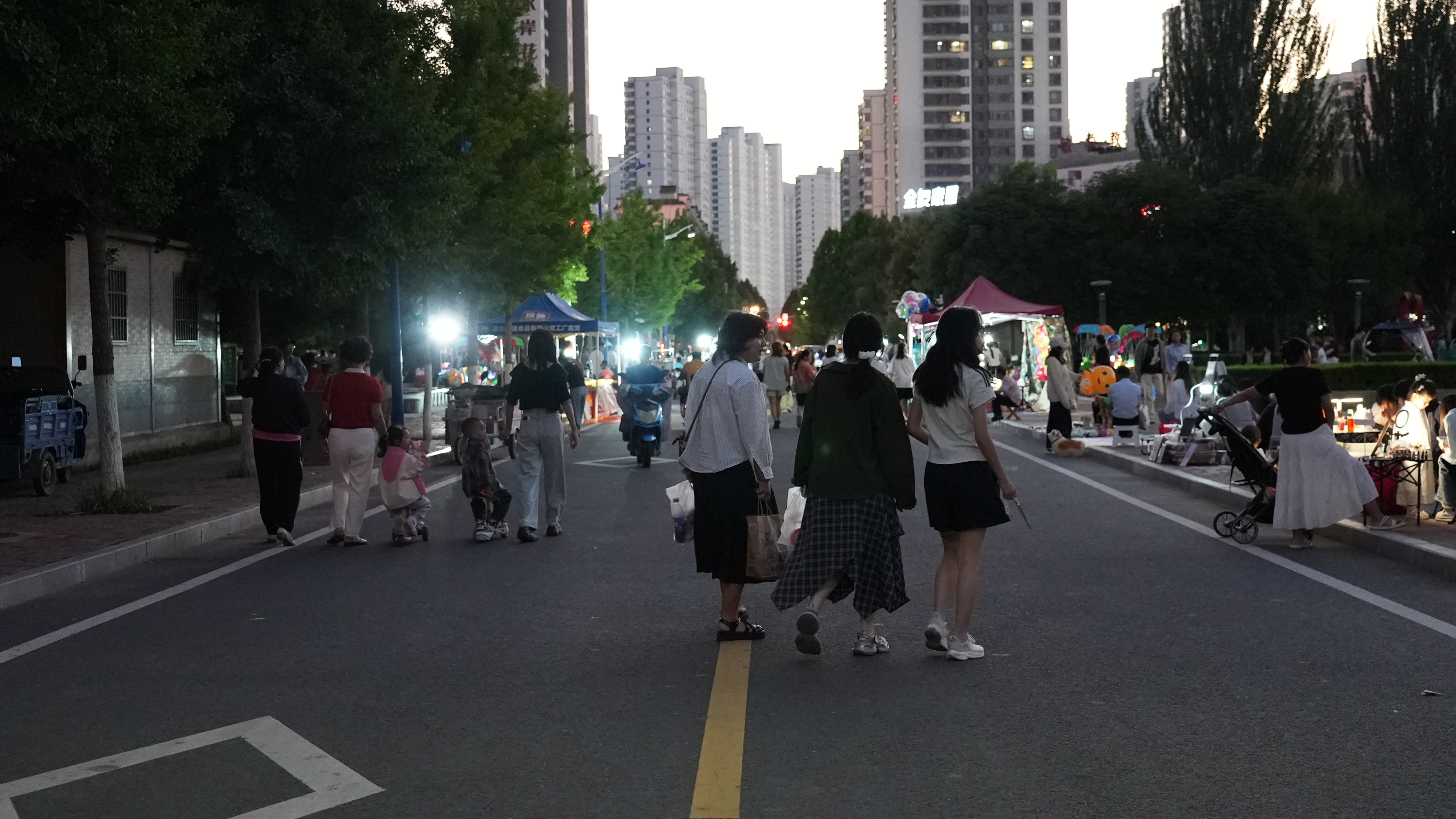 临夏永靖暑期夜经济：烟火升腾 活力满溢_fororder_aaae273a-e76f-443d-a231-6f778baa55e9