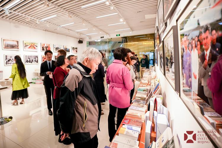 中罗建交75周年图片图书展在北京和布加勒斯特两地开幕