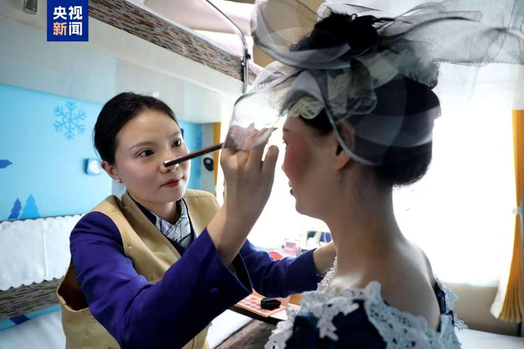 火车变身摄影棚 全国首趟冰雪旅拍主题列车等你来打卡