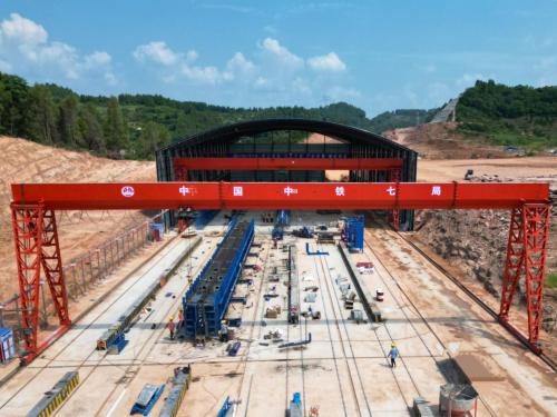 襄宜高速公路项目部2号制梁场首片预制T梁顺利浇筑完成_fororder_图片2