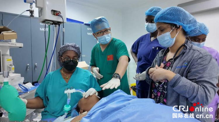 中国援助圭亚那医疗队的特殊劳动节：用坚守和奉献践行援外医疗队精神_fororder_2