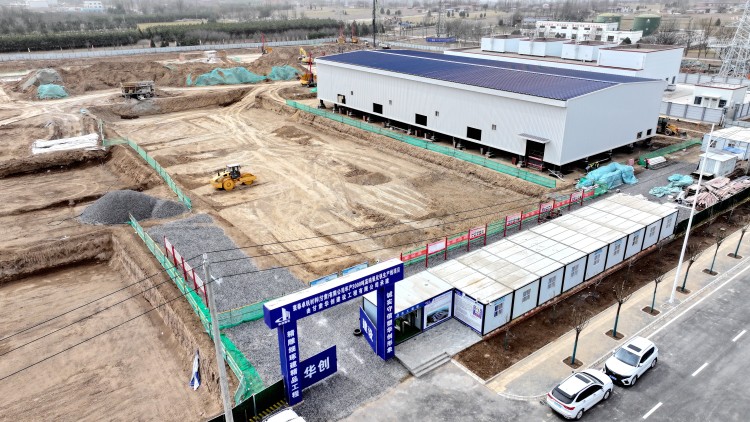 庆阳：项目建设量质齐升 市属省列项目完成投资额甘肃第一_fororder_寰泰年产2万立方米钒电解液及3000吨高纯原料生产线项目有序推进。吴跃茗.JPG