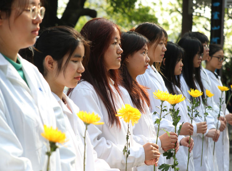 清明祭扫缅怀革命先烈