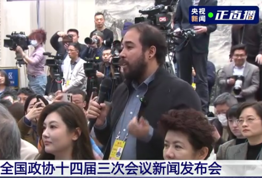 两会世界观丨外媒记者说“我也在用Deepseek”
