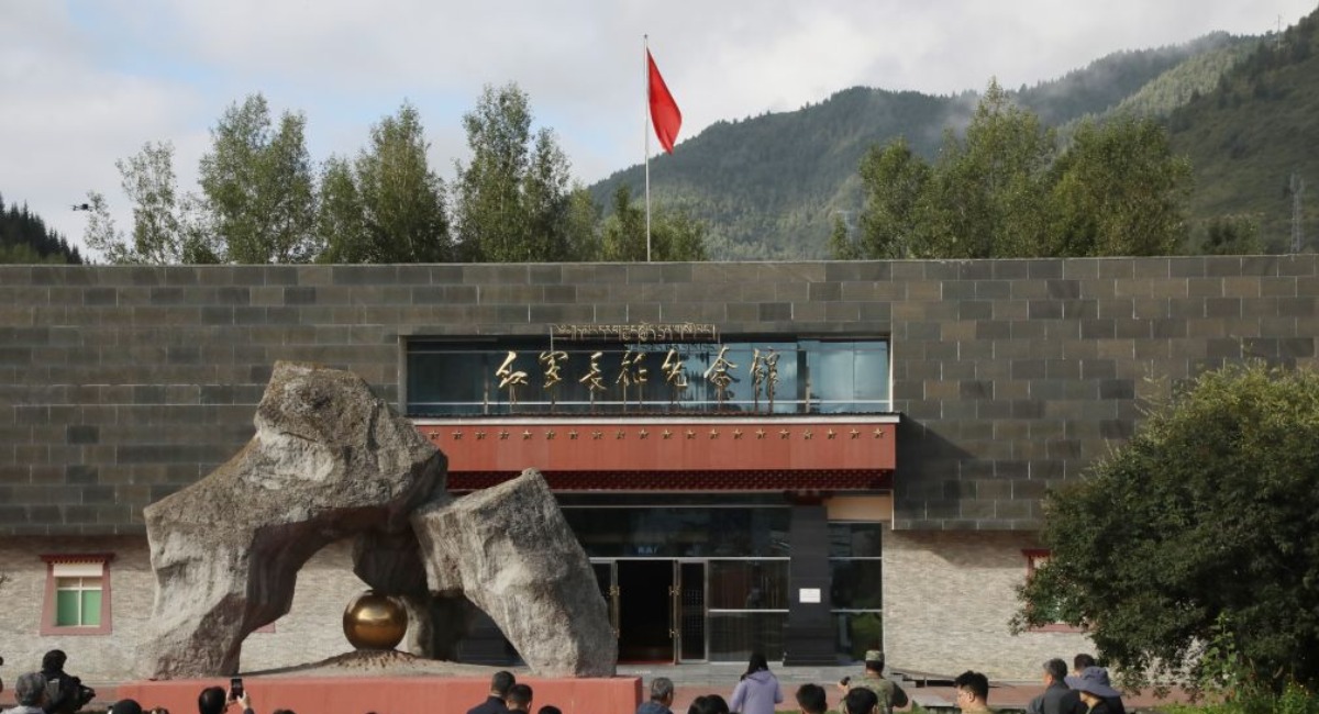 走进红军长征纪念碑碑园感受长征精神