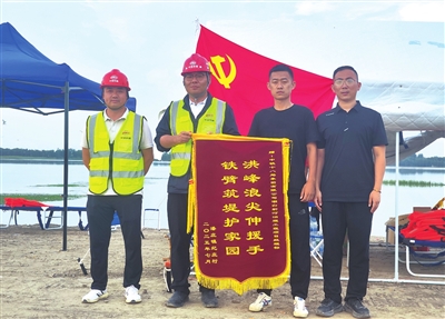 危难时刻伸援手 筑堤护民显担当_fororder_p5_b