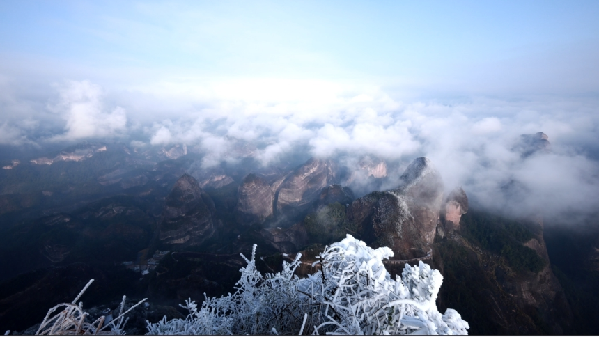 湖南新宁：崀山丹霞邂逅雪雾云海奇观醉游人