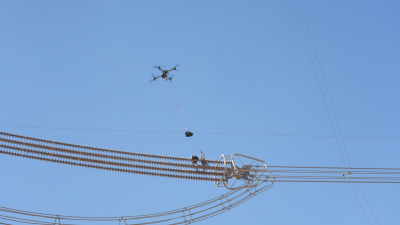 Gansu Replaces Insulator on Live Transmission Line at China's Highest Voltage Level