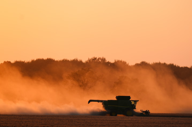 全球媒体聚焦 | 美媒：通货膨胀和关税政策下的美国农民在苦苦挣扎