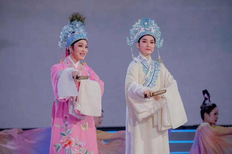 “越韵华光·百廿流芳”第六届中国越剧艺术节开幕式暨越剧诞生120周年主题晚会在浙江绍兴举办