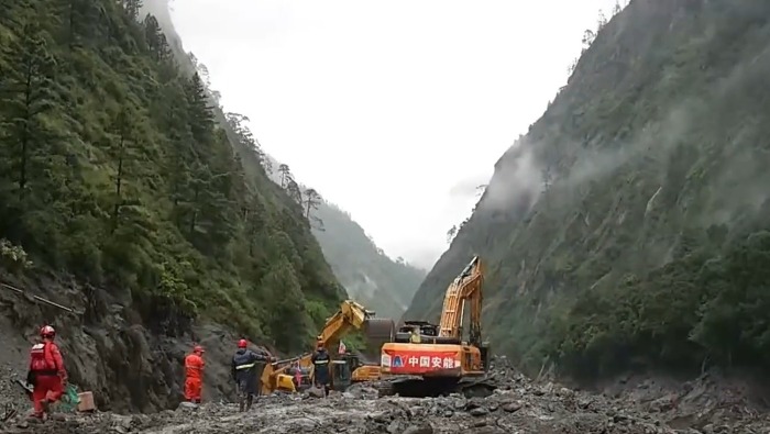 面对面丨徒步翻山挺进吉隆 一线救援人员解析任务难点