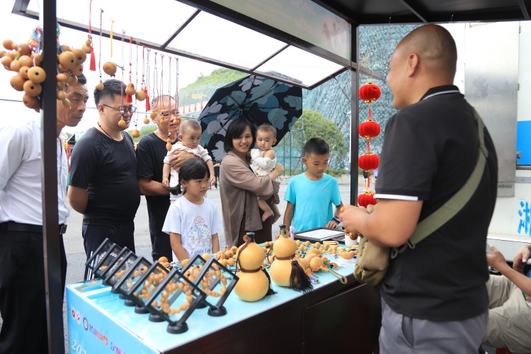 第六届“侨心杯”少年足球邀请赛在湖南邵阳隆回闭幕_fororder_1
