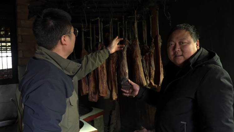 电商助力 湖南洞口县“云”端腊肉“飞”出大山_fororder_3
