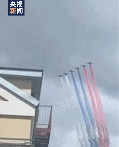 视频丨胜利日红场阅兵彩排进行时 莫斯科上空绘出白蓝红三色彩烟