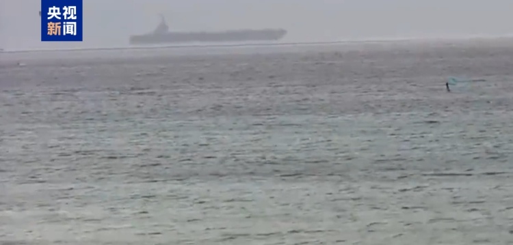 美国“福特”号航母驶往加勒比海