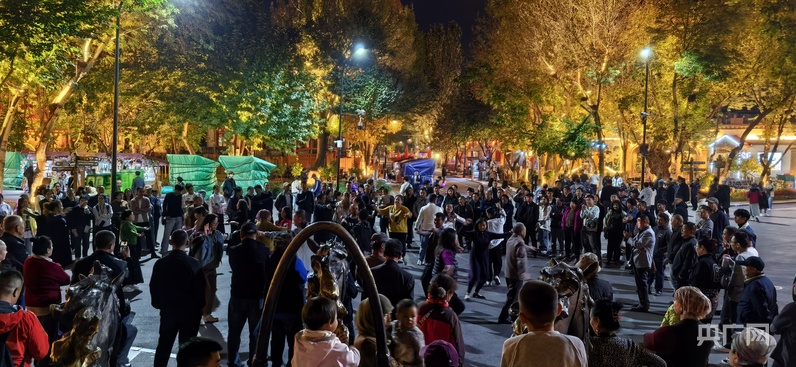 万人说新疆丨五湖四海聚新疆 看蓬勃发展“新”魅力