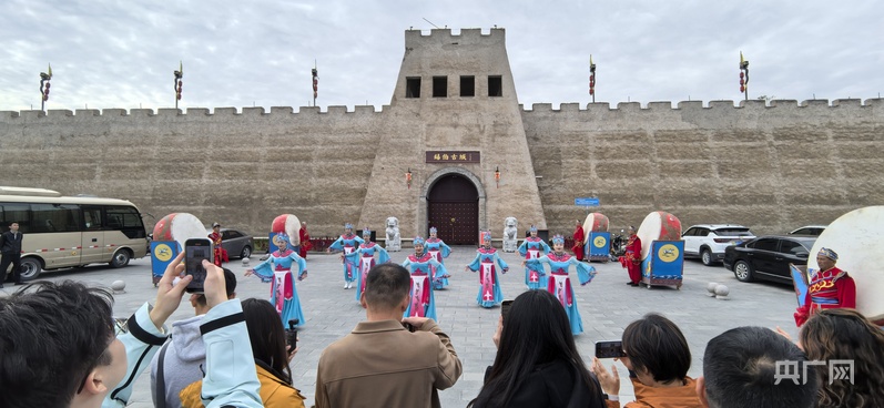 万人说新疆丨五湖四海聚新疆 看蓬勃发展“新”魅力