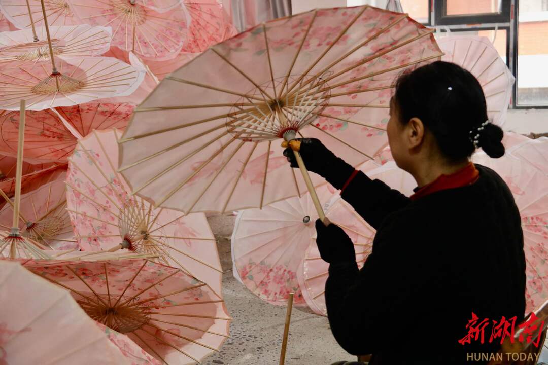 守艺出新，衡山油纸伞百年老手艺焕发新活力