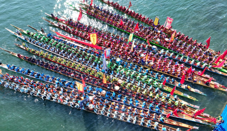 “龙腾潇湘”中国传统龙舟赛在湖南麻阳开赛_fororder_图片1
