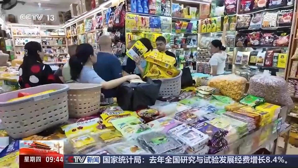 文化中国行丨打卡友谊关、东兴口岸逛吃 来这体验“一步跨两国”