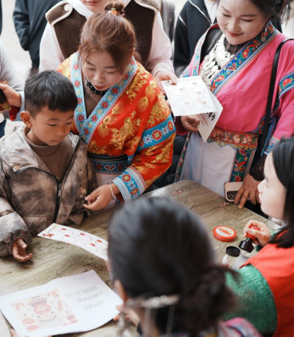 Miao Tiaohua Festival Celebrated by Tens of Thousands in Anshun, Guizhou