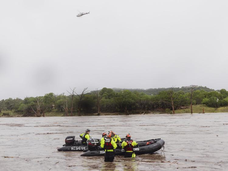 美国得州洪水死亡人数上升至32人