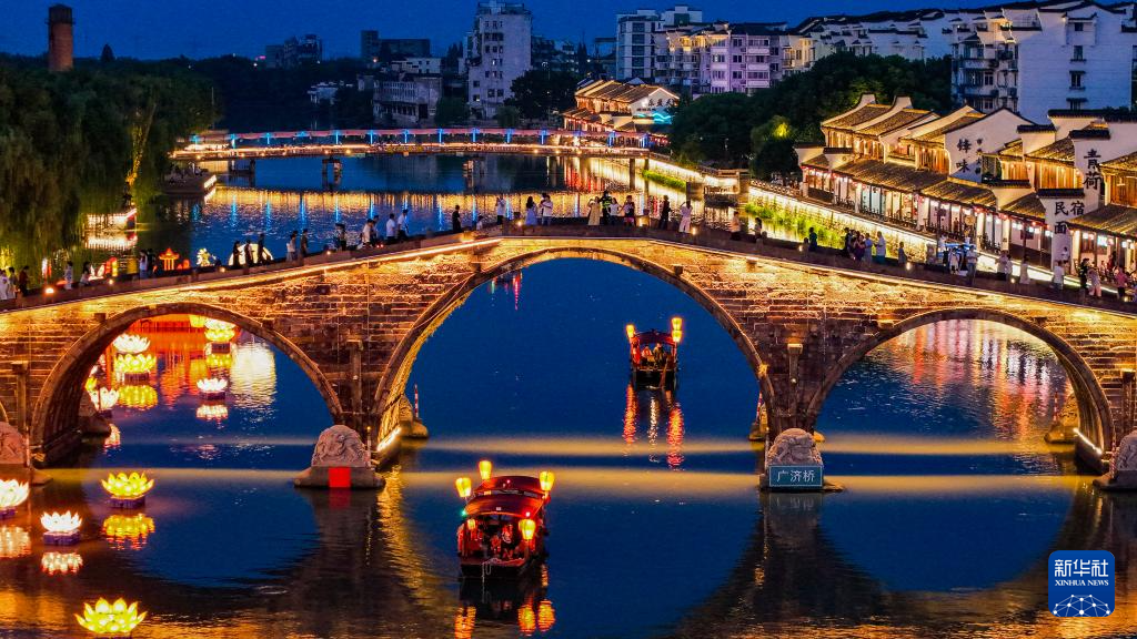 体验特色夜游活动 感受水乡古镇的运河雅韵