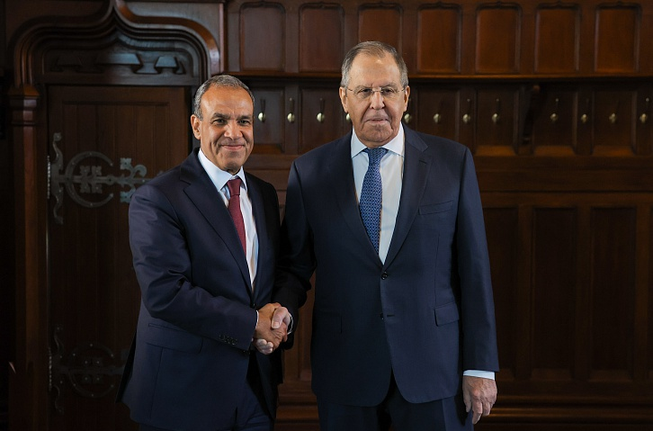 俄外长：美国不应空谈解封霍尔木兹海峡 而应停火