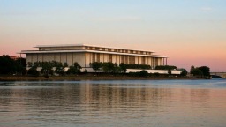 美国肯尼迪中心更名为“特朗普-肯尼迪中心” 民主党反对_fororder_764fe7c2f9364c20b3e48eac51fac613