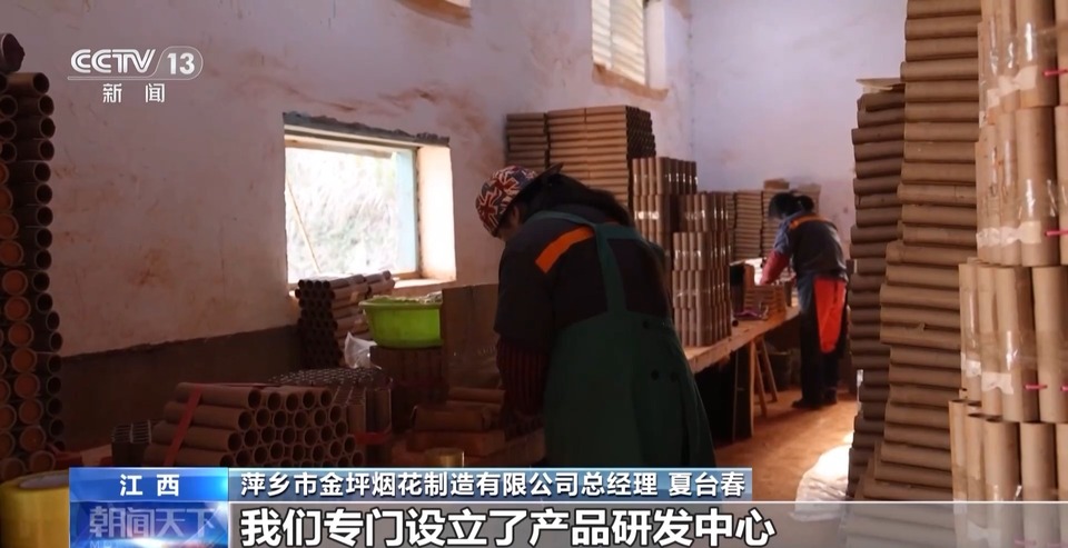 烟花走俏 麻将机大卖……外国人怎么过春节?中国节日“玩法”走向世界