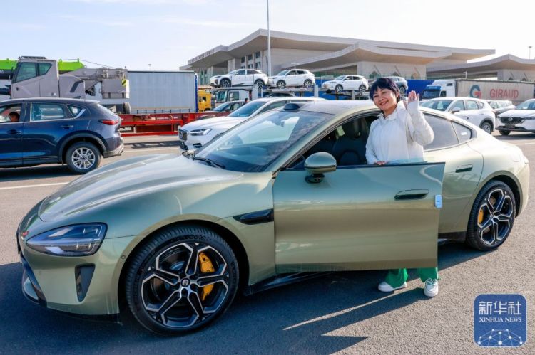 新华全媒+｜在霍尔果斯，这群人让国产新能源汽车“跑”向中亚