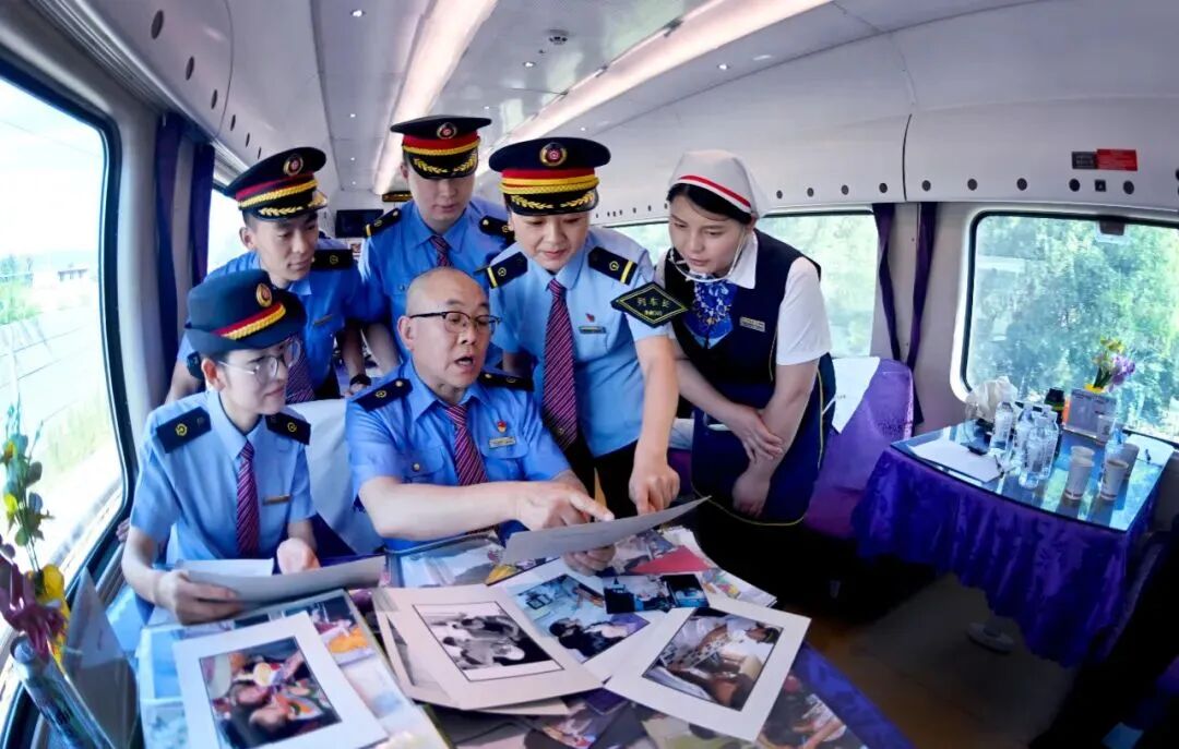 万余张照片见证青藏铁路变迁