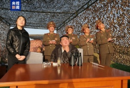 朝鲜进行地对地战术弹道导弹试射 金正恩观摩