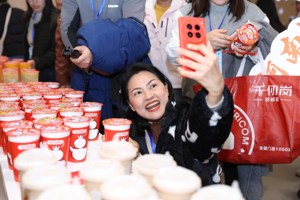 Influencers extranjeros elogian “Amazing Zhengzhou”: aquí descubren el futuro de China_fororder_图片8