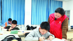 白天老人乐活 晚上孩子共享