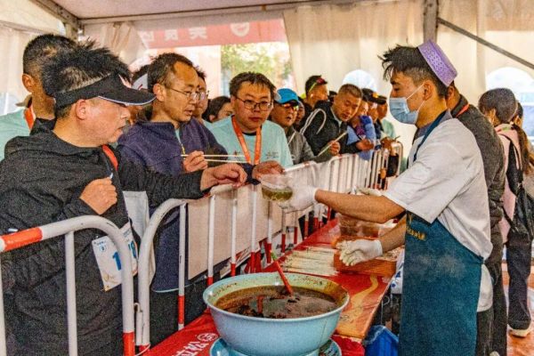 2025敦煌半程马拉松圆满落幕