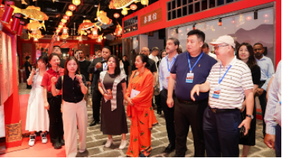 Apprécier deux mille ans d'histoire en un coup d'œil, découvrir la culture traditionnelle chinoise dans une seule ville : les diplomates étrangers découvrent le charme ancien et moderne de Xianyang