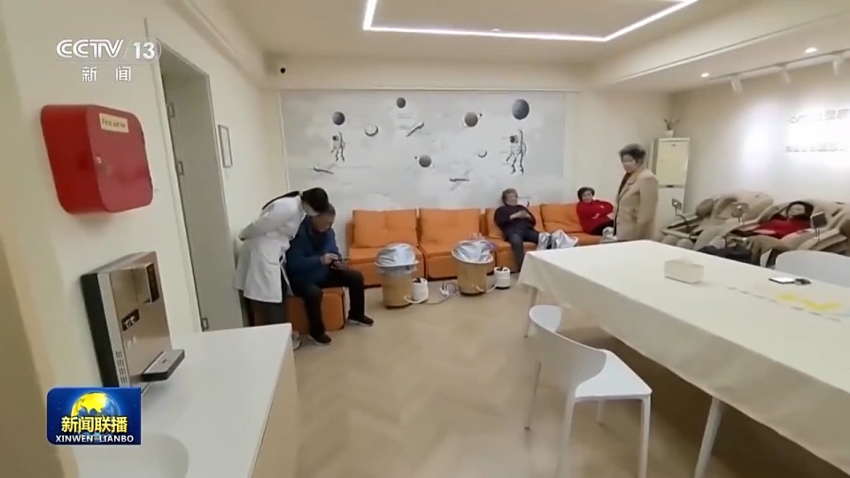 视频丨社区养老暖意浓！智慧康养设备加速融入银发生活