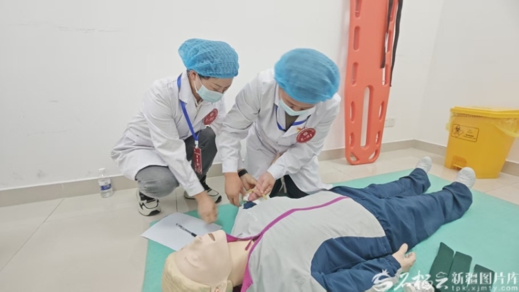 天山观察丨新疆乡村医生的“进阶”路