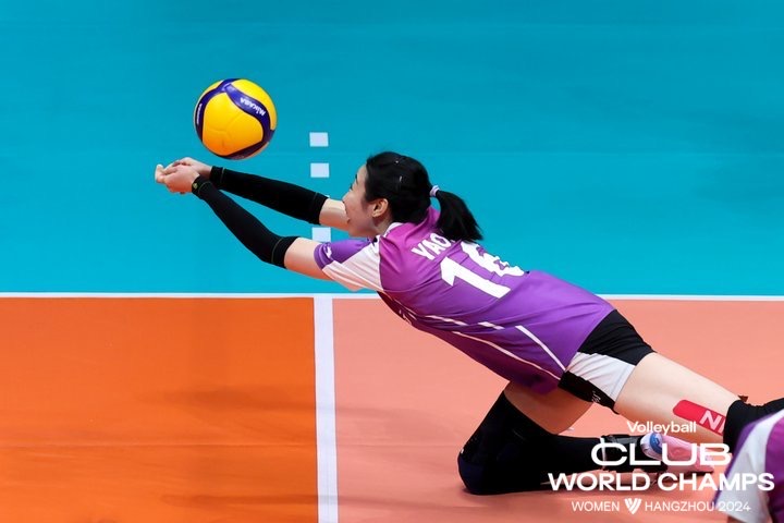 天津渤海银行女排获2024年世界女子排球俱乐部锦标赛银牌