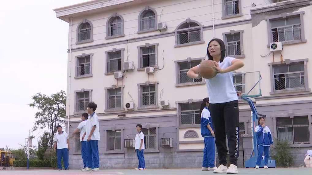 刘平：29年扎根乡村 用爱与责任浇灌教育之花_fororder_图片7