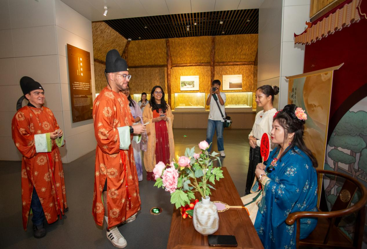 International Youth in Wuqing: Journey Through Past and Present to Explore Culture and Treasures_fororder_图片10