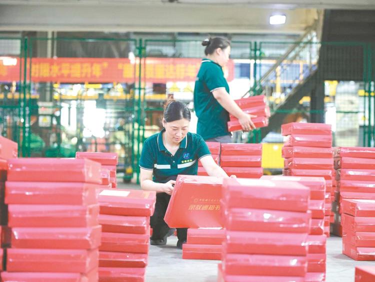 高考录取通知书陆续投递